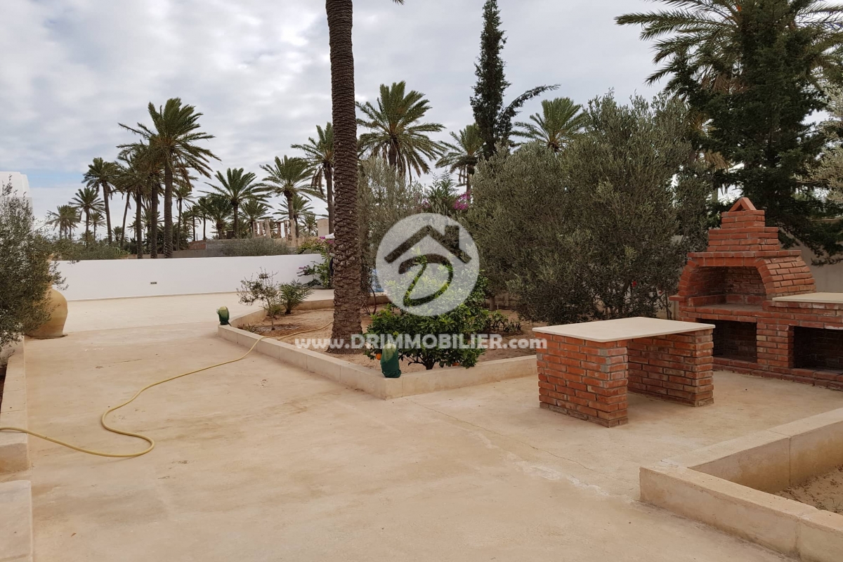 L 235 -                            Sale
                           Villa Meublé Djerba